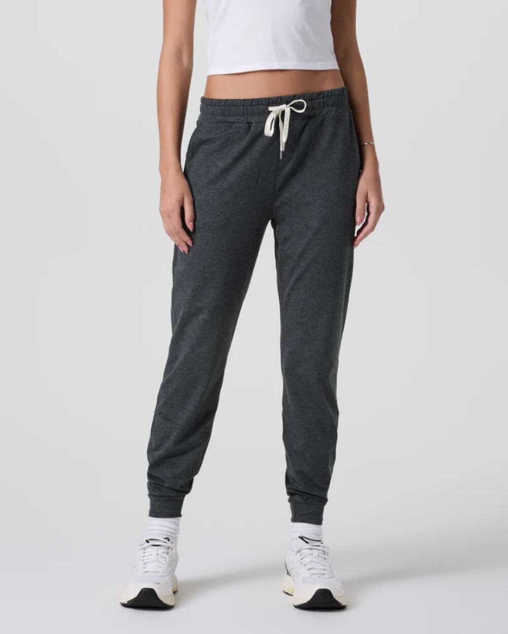 Vuori Women's Performance Jogger in Charcoal Heather Size Large